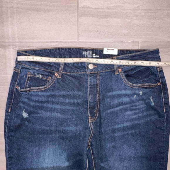 Time & True High Rise Cropped Distressed Dark wash Jeans. Size 18 - Picture 11 of 14